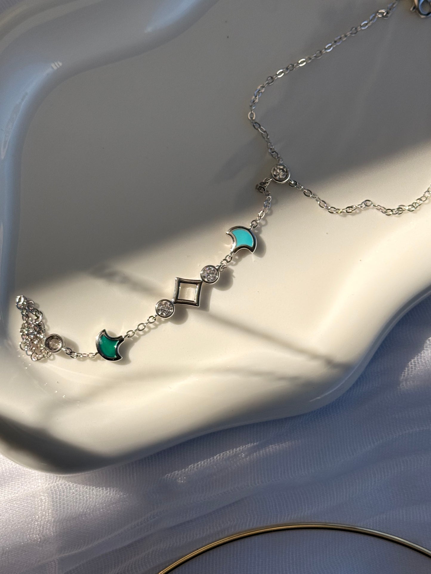 Petalia Handchain